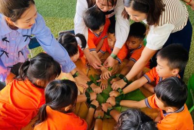 🍃 TUỔI THƠ TRỞ VỀ TỪ NHỮNG CHIẾC LÁ QUEN THUỘC 🍃