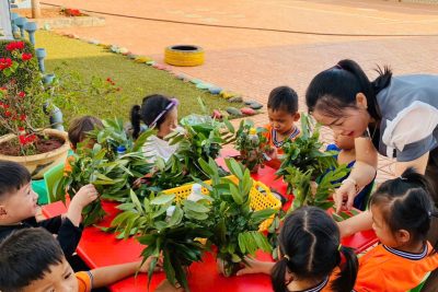 🌳 TIẾT SINH HOẠT CHUYÊN MÔN – HOẠT ĐỘNG NGOÀI TRỜI ĐẦY NIỀM VUI CỦA CÁC BÉ LỚP MẦM 1 🌳
